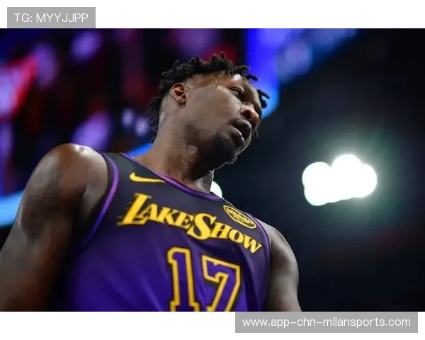 安东尼·戴维斯连抢两板，湖人内线强势回补